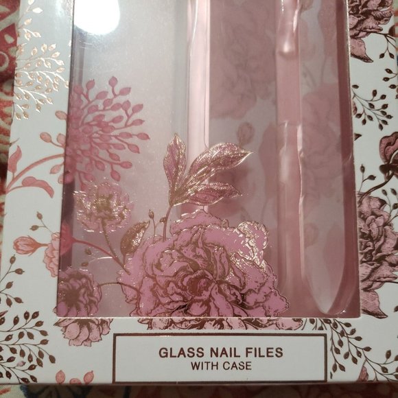 New Nicole Miller New York Glass Nail Files with case!!!! - Picture 4 of 4